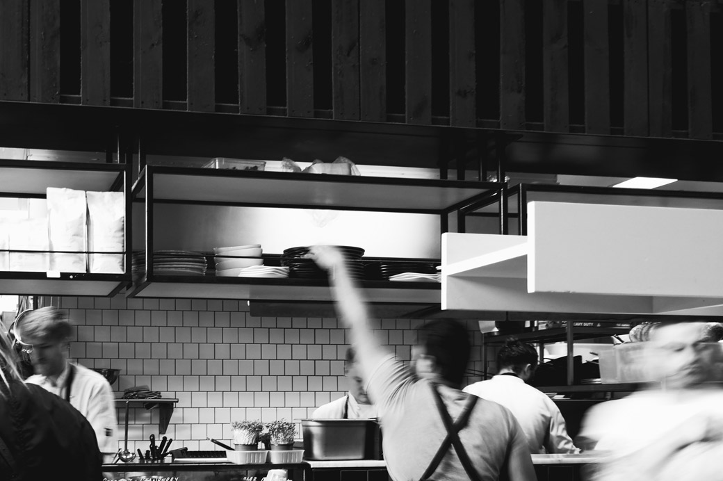 Frau Schmittke plant ein Restaurant. Mal wieder. Und übrigens: Gebt Trinkgeld!