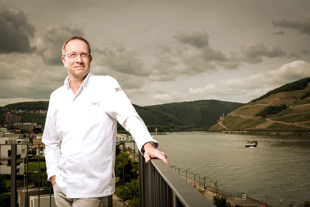 Nils Henkel vor dem PAPA RHEIN Portrait für Food Fellas Magazin